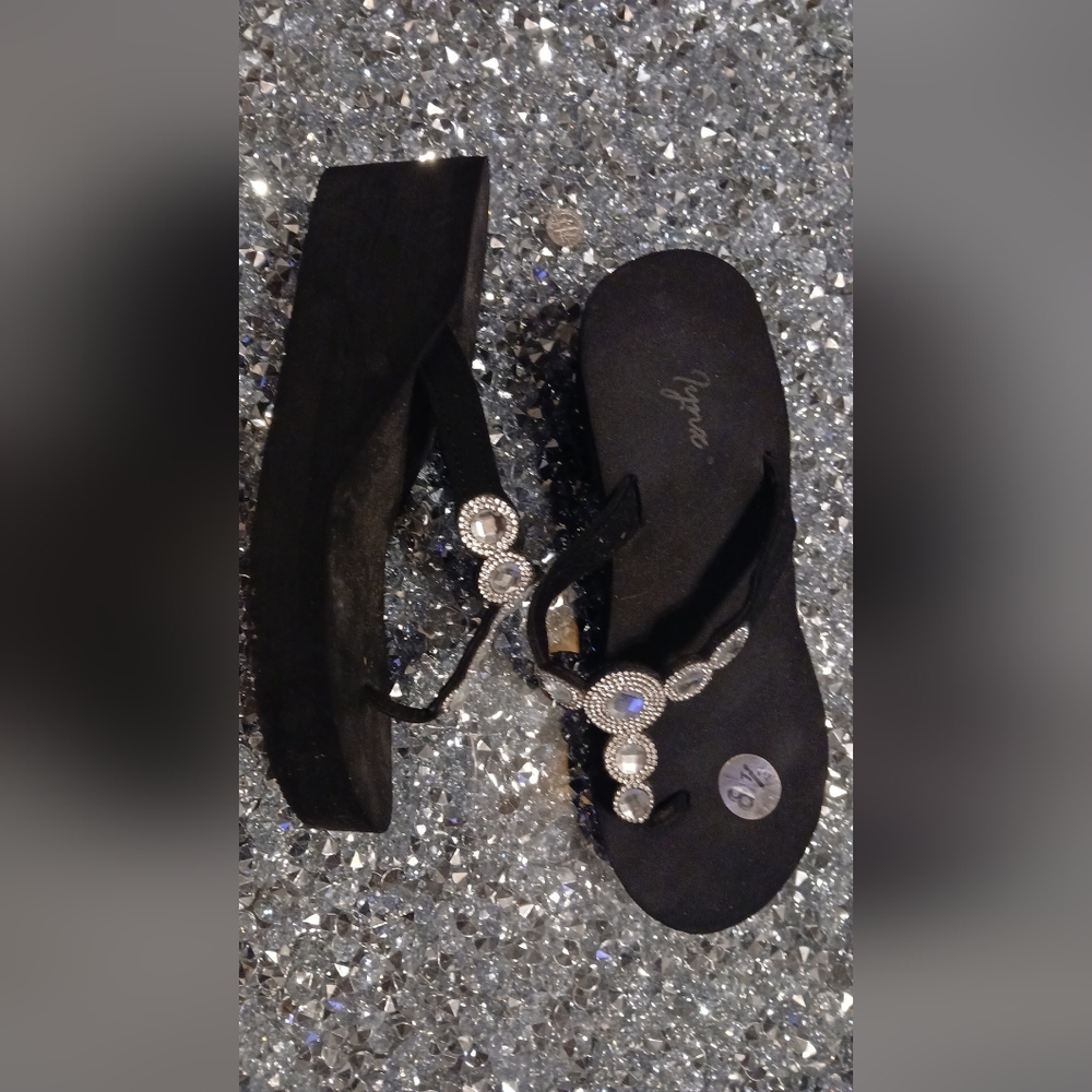 Chic Black Rhinestone Sandals - Picture 6 of 6